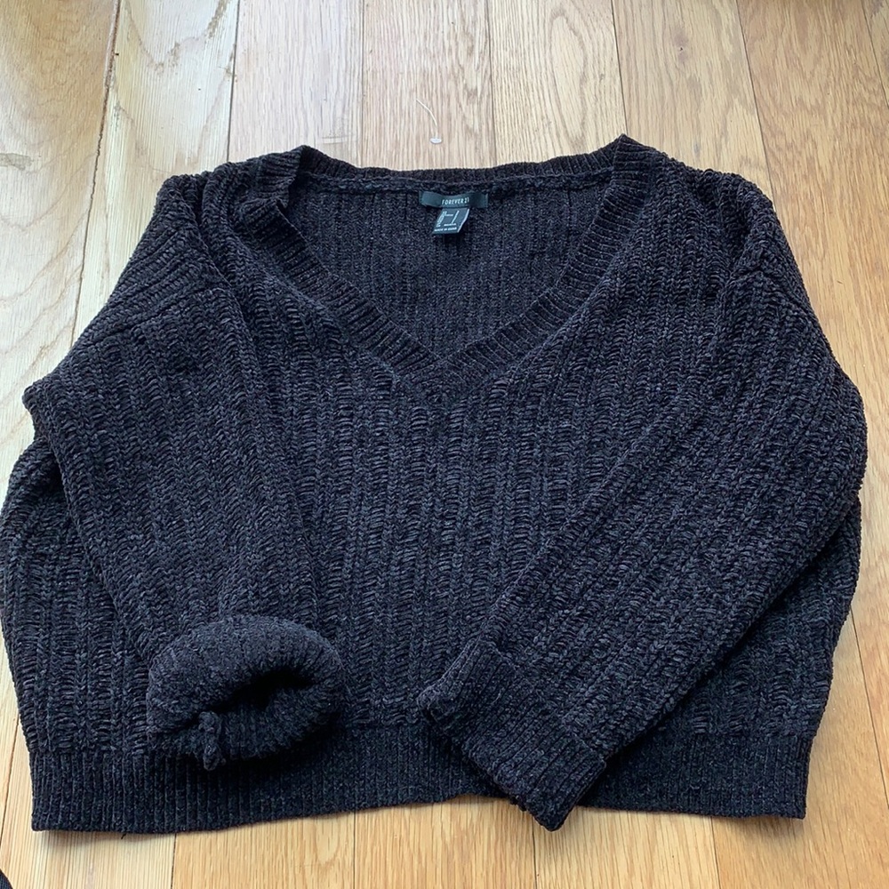 Black chenille v-neck cropped sweater